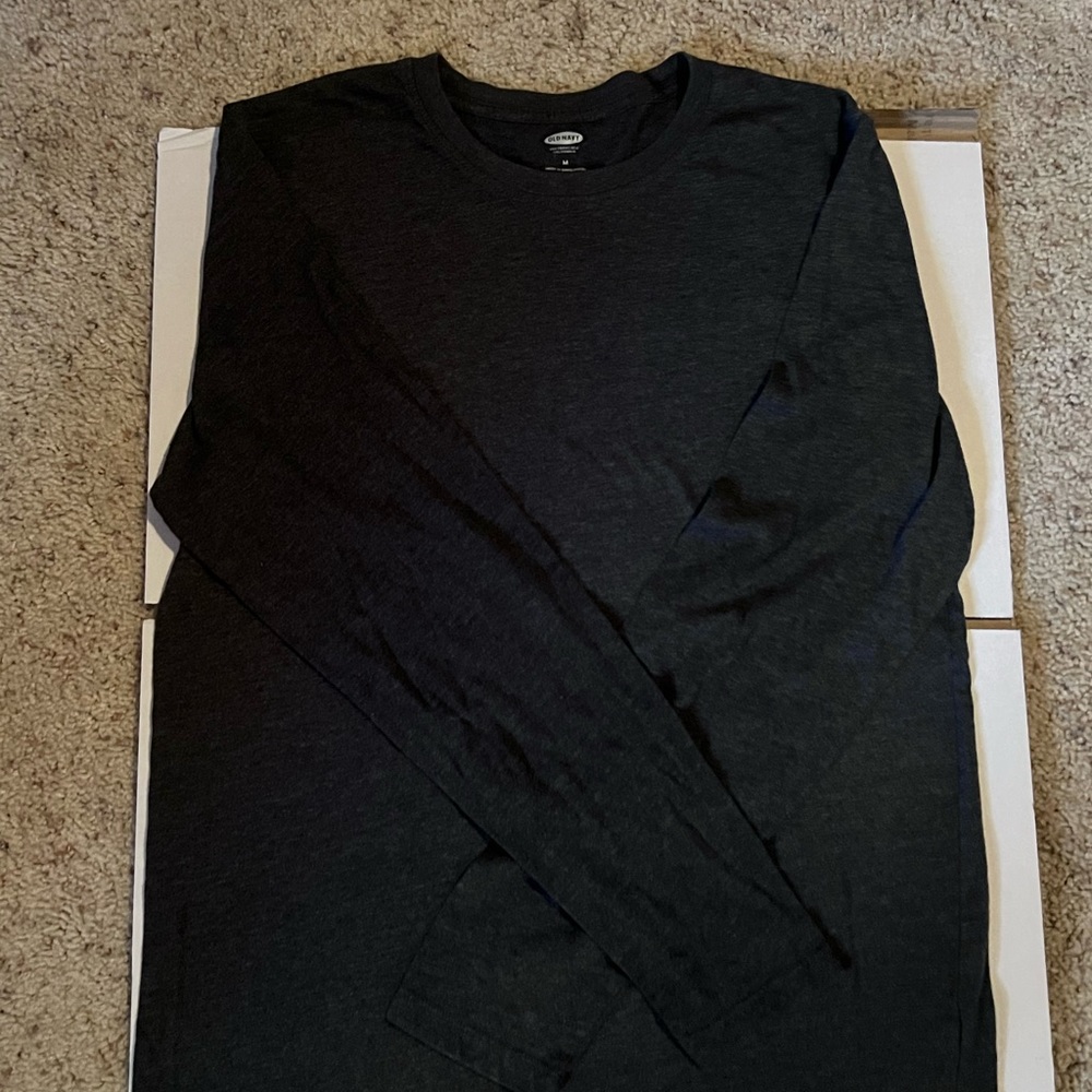 Men’s Old Navy long sleeve tee